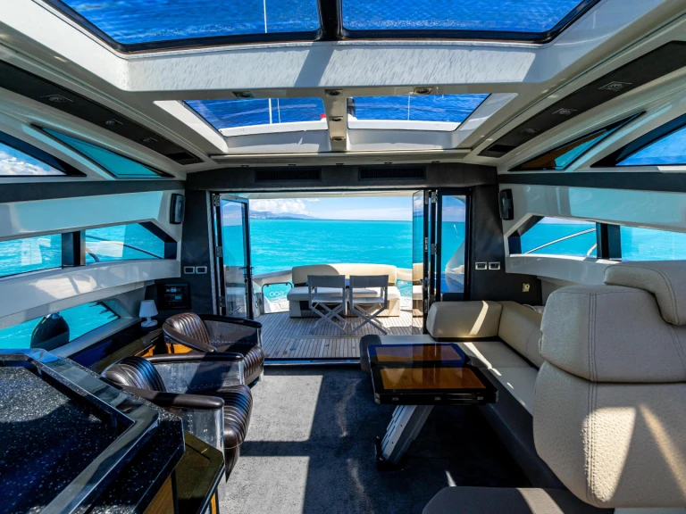 Yacht di lusso a noleggio a Saint-Tropez al miglior prezzo