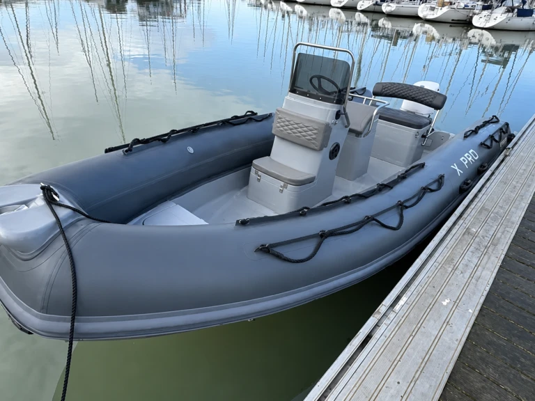 Noleggio a Larmor-Plage – 3D Tender X Pro 589 su SamBoat