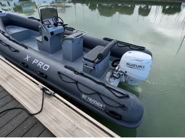 3D Tender X Pro 589 da affittare a  La Trinité-sur-Mer