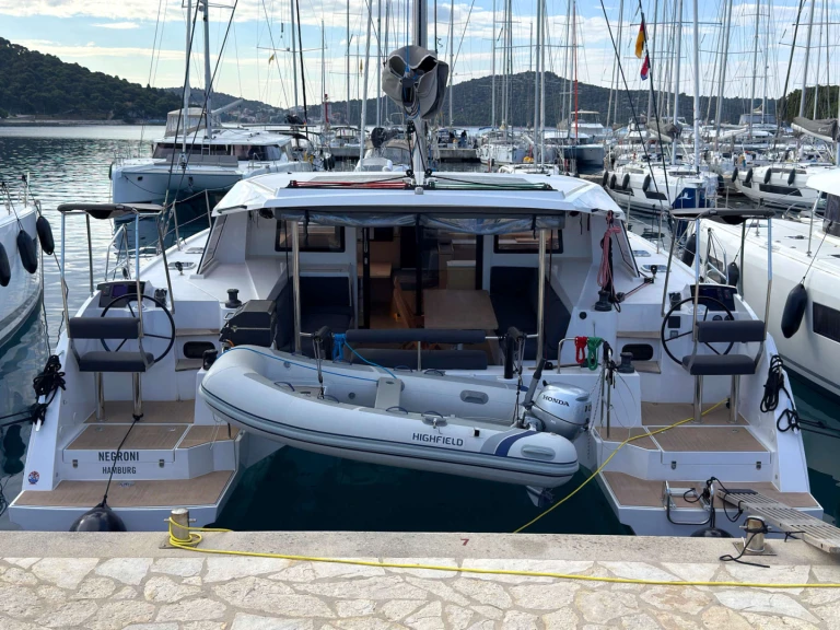 Catamarano a noleggio a Rogosnizza al miglior prezzo