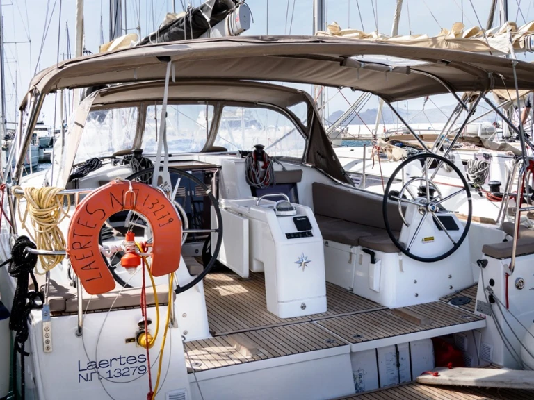 Noleggio Barca a vela Jeanneau con patente nautica