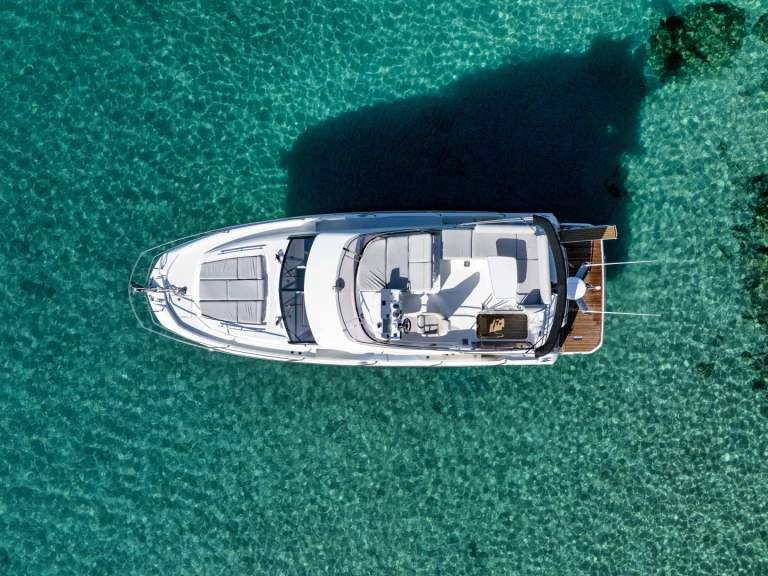 Noleggio Barca a motore Jeanneau con patente nautica
