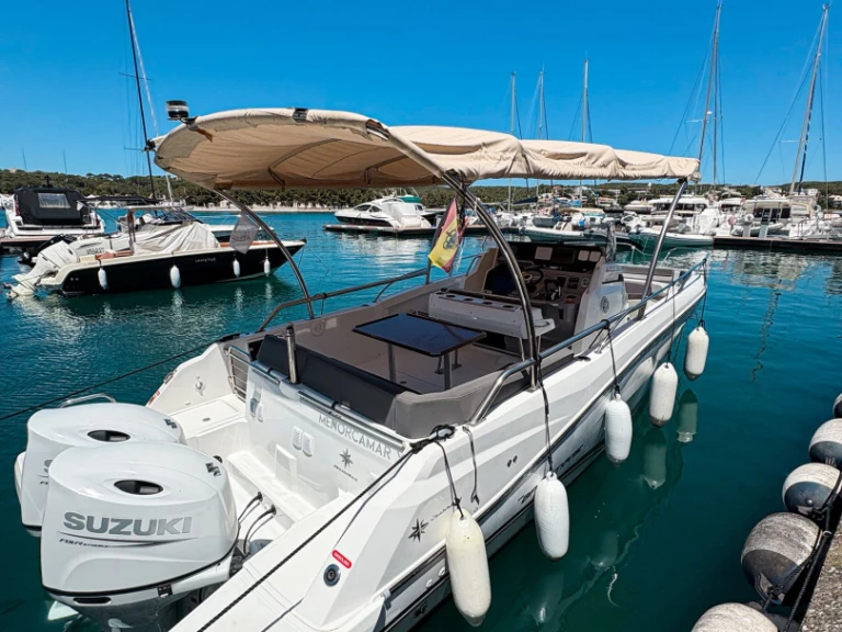 Noleggio Barca a motore Jeanneau con patente nautica
