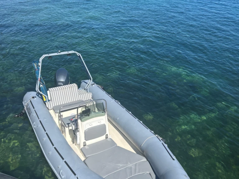Noleggio barche Bombard Explorer 640 a Concarneau su Samboat