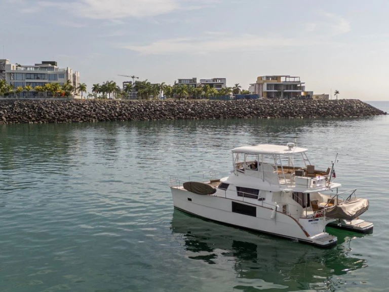Noleggio Barca a motore Fountaine Pajot con patente nautica