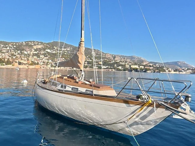Barca a vela a noleggio a Saint-Laurent-du-Var al miglior prezzo
