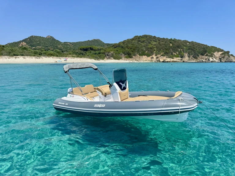 Noleggio Gommone Salpa con patente nautica