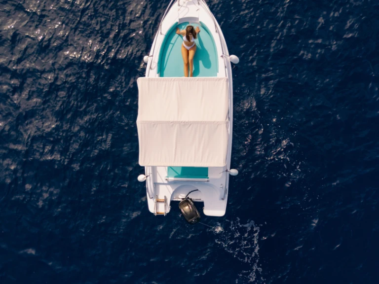 Noleggio Barca a motore con o senza skipper blumax 19 pro a Taormina