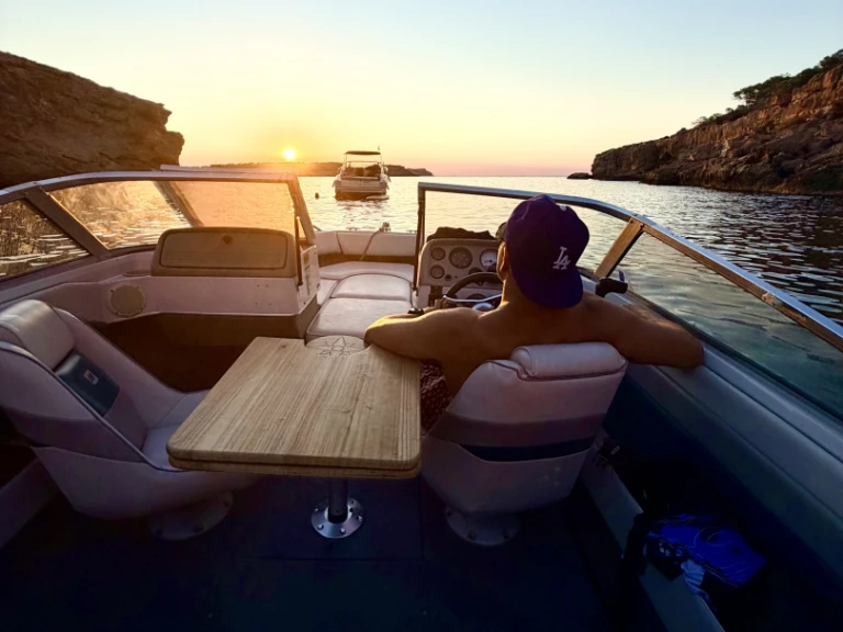 Four Winns Freedom 180 da affittare a  Sant Antoni de Portmany