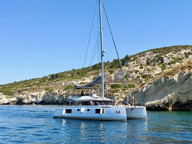 Noleggio Catamarano Nautitech con patente nautica
