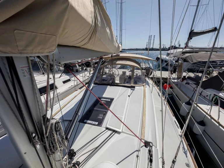 Noleggio barche Jeanneau Sun Odyssey 449 a Pola su Samboat