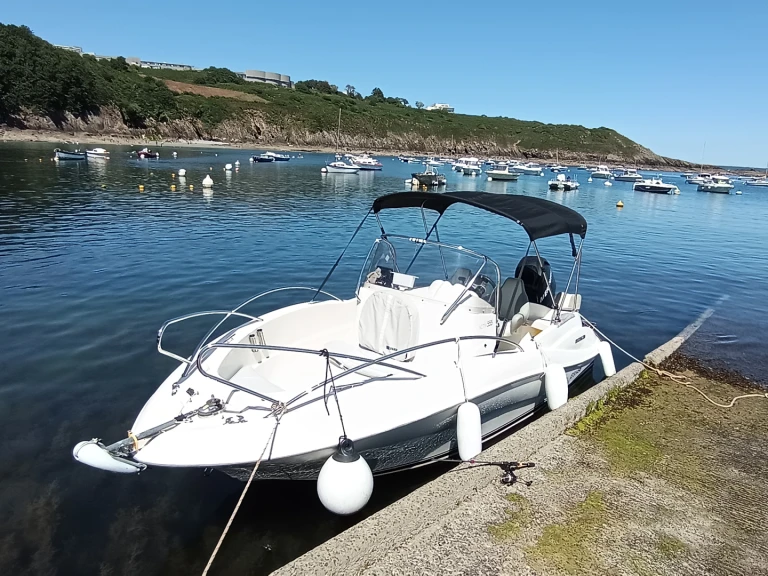 Noleggio Barca a motore con o senza skipper Quicksilver a Brest