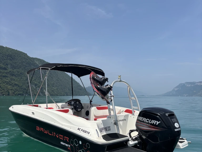 Noleggio Barca a motore Bayliner con patente nautica