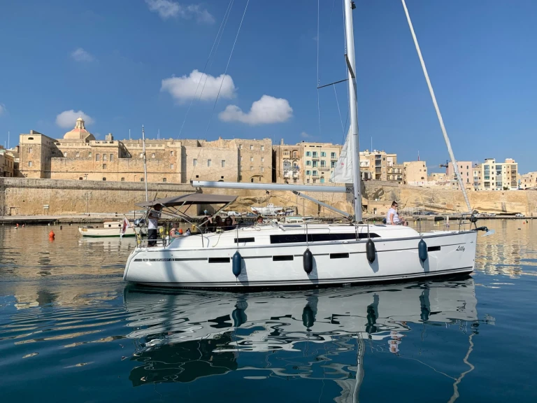 Noleggiare una Bavaria Bavaria 46 a Kalkara