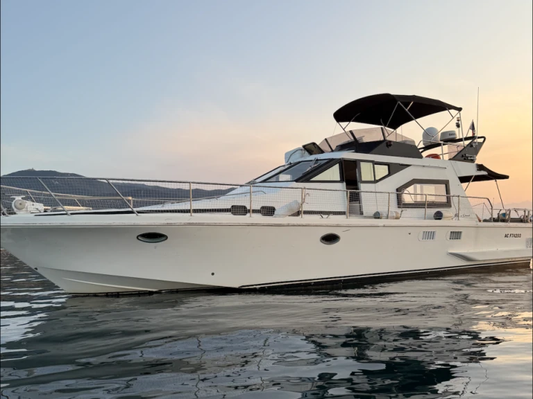 Noleggio Barca a motore Guy Couach con patente nautica