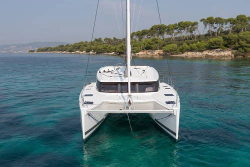 Noleggio Catamarano Fountaine Pajot con patente nautica
