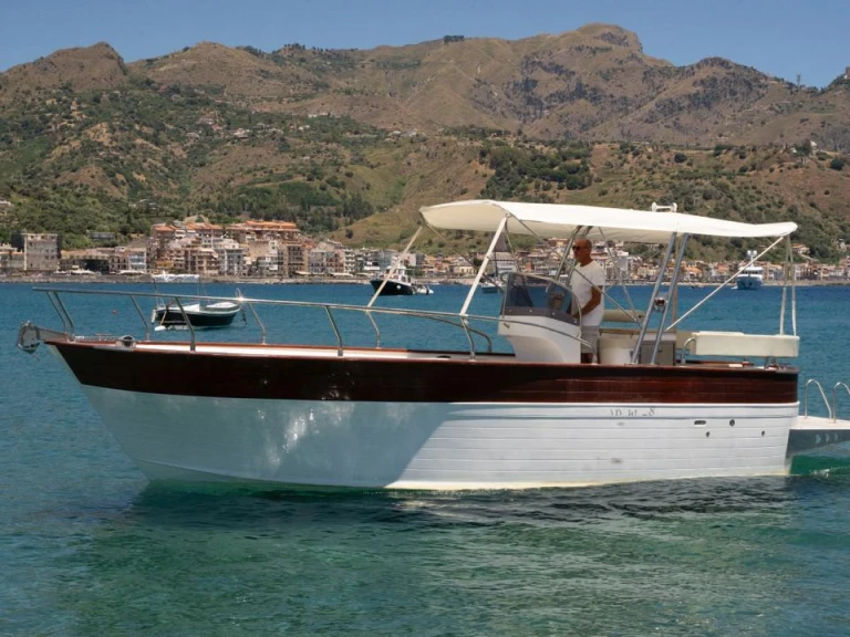 Noleggio Barca a motore a Giardini-Naxos – viveur 28 open
