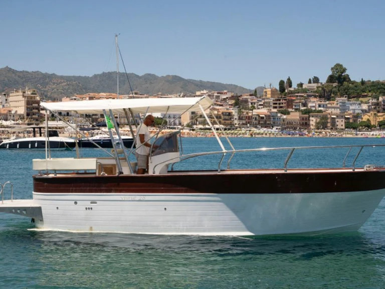 Noleggio barche viveur 28 open a Giardini-Naxos su Samboat