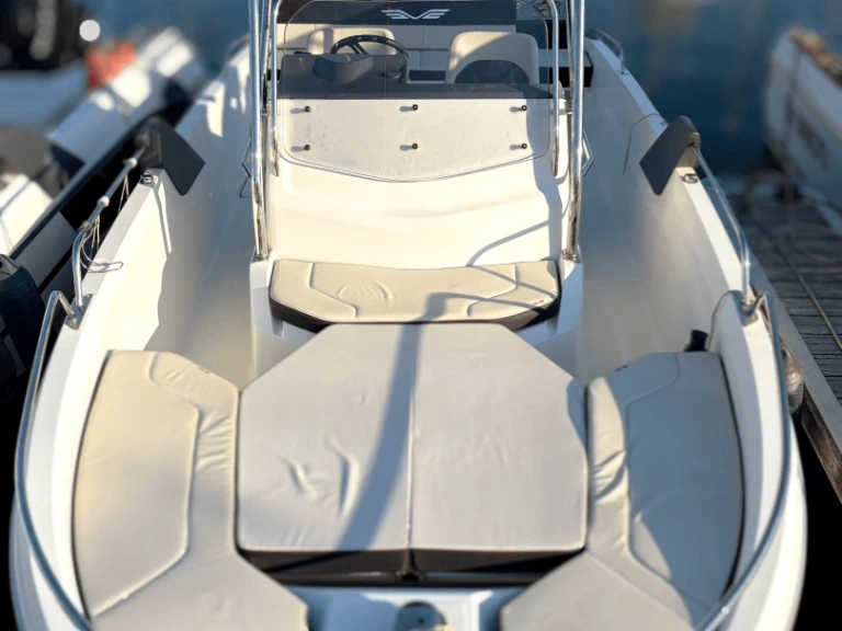 Noleggio Barca a motore con o senza skipper Bénéteau a Hendaye