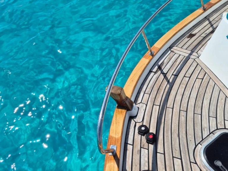 Noleggiare una Capeador 43 a Cala Canutells