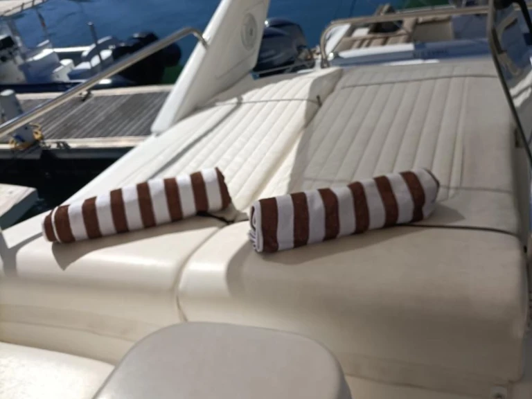 Noleggiare una Azimut Azimut 40 a Porto-Vecchio