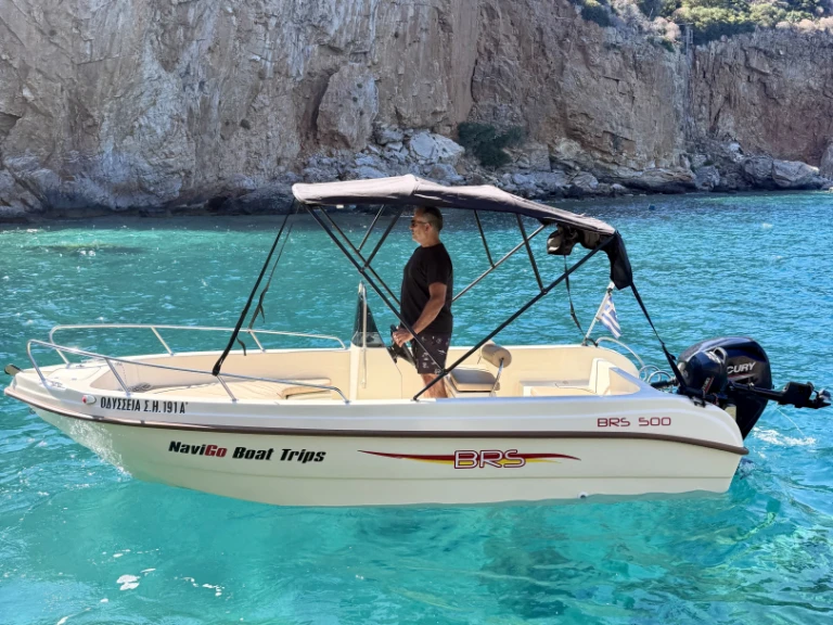 Barca a motore a noleggio a Heraklion Municipality al miglior prezzo
