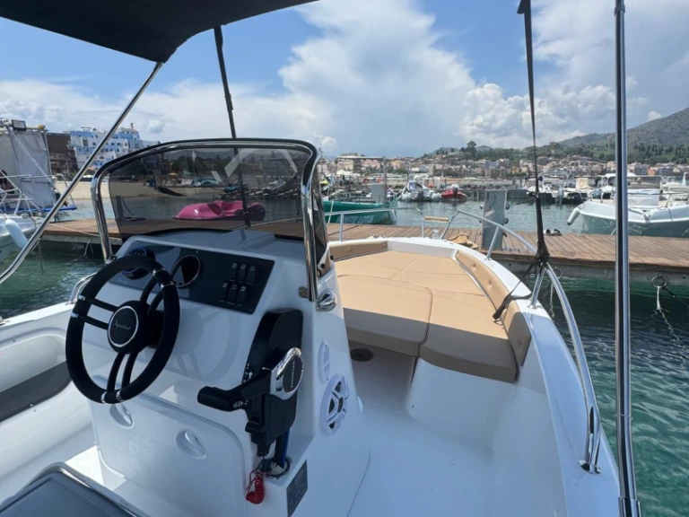 Noleggio a Giardini-Naxos – Aquabat Sport Line 19 su SamBoat