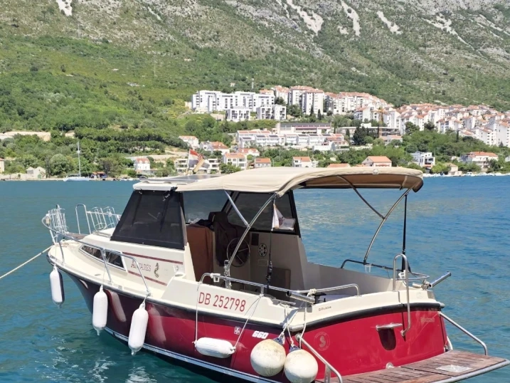 Noleggiare una Bénéteau Antares 660 a Ragusa (Dubrovnik)