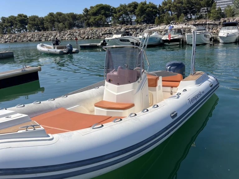 Noleggio a Marsiglia – Capelli Tempest 700 su SamBoat