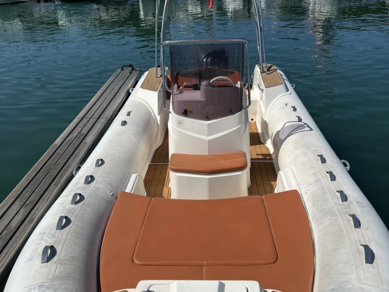 Noleggiare una Capelli Tempest 700 a Marsiglia