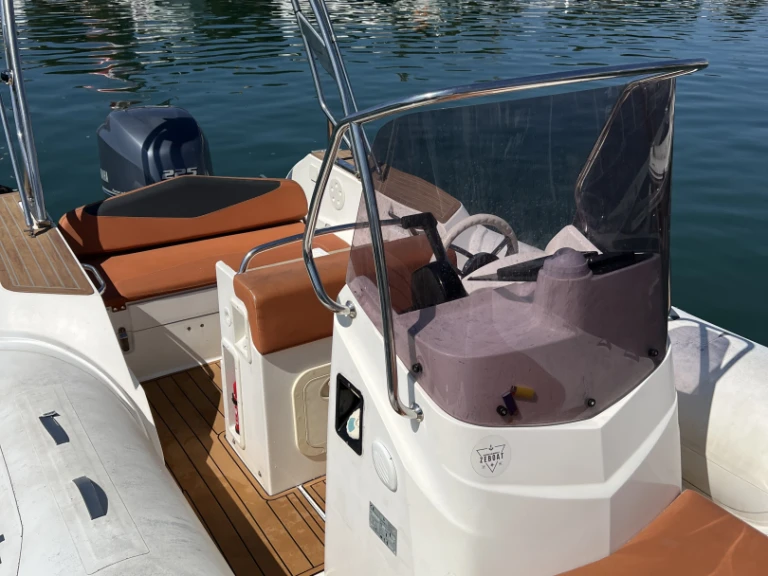 Noleggio Gommone a Marsiglia – Capelli Tempest 700