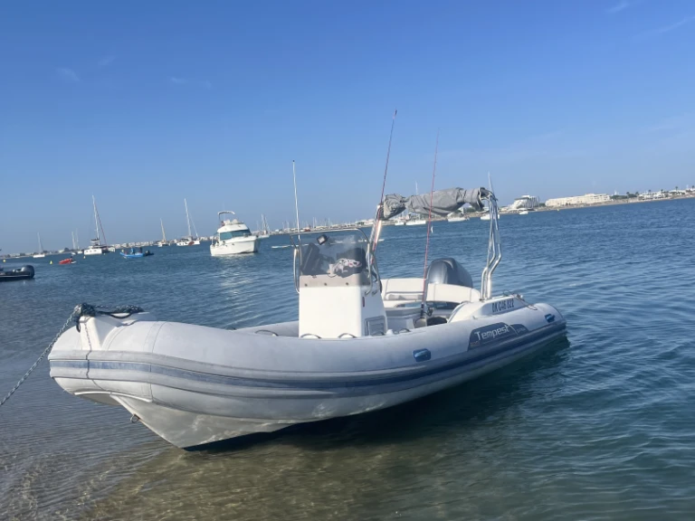 Noleggiare una Capelli Tempest 626 a Port-Camargue