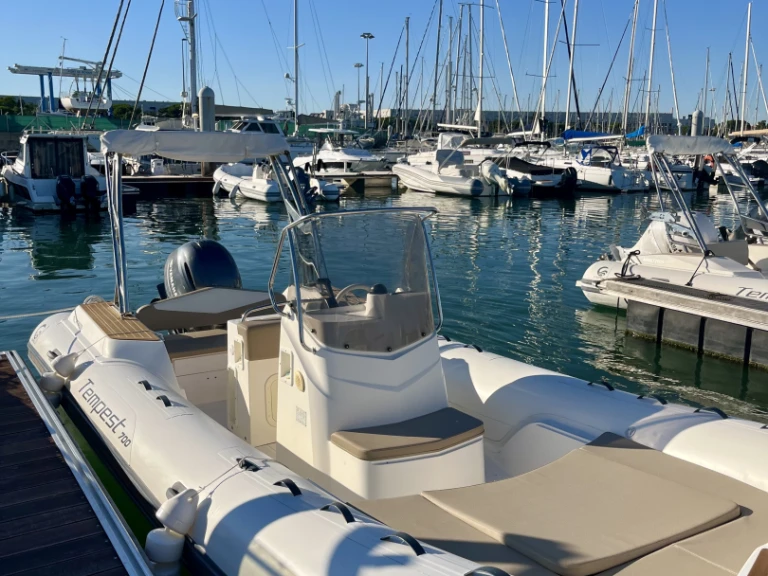 Noleggio Gommone con o senza skipper Capelli a Royan