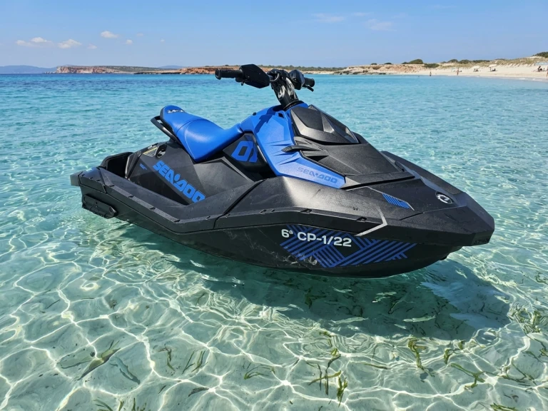 Noleggiare una Sea-Doo Spark Trixx a Marina Ibiza