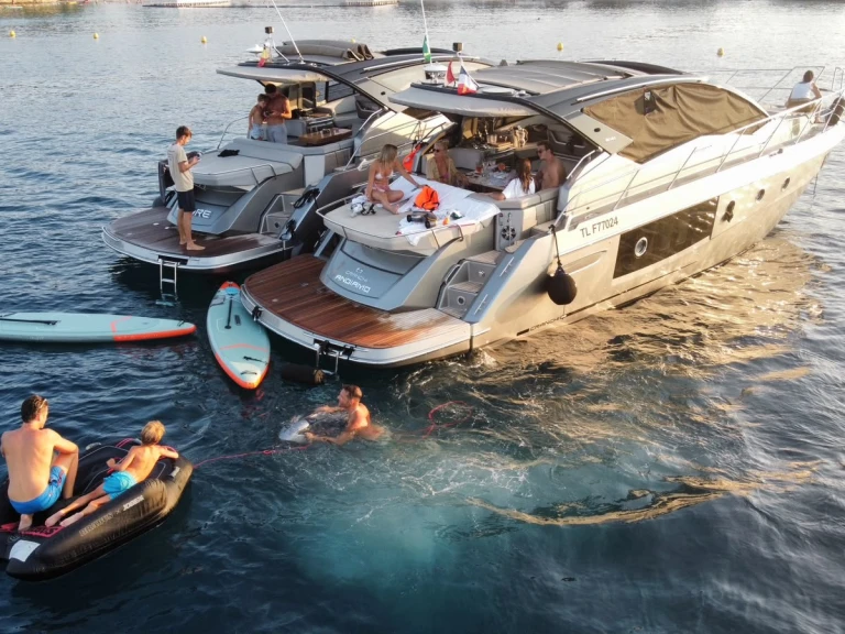 Noleggio Barca a motore a Nice Port – Cranchi Cranchi M44 HT