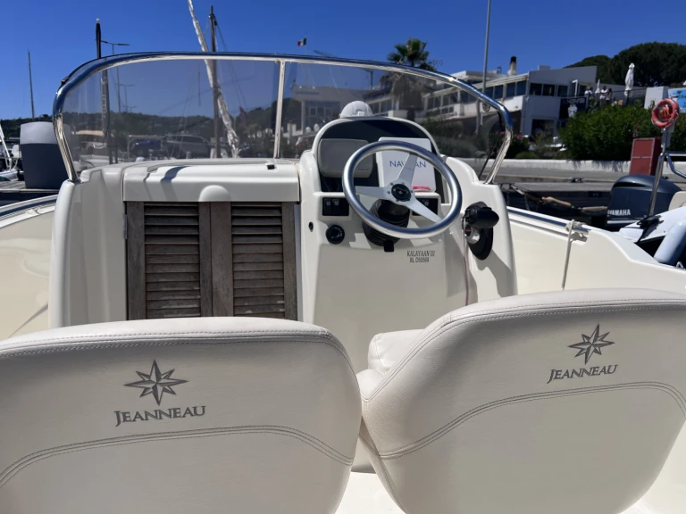 Noleggio Barca a motore a Les Issambres – Jeanneau Jeanneau cap camarat 715