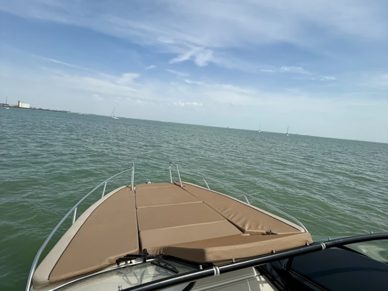 Quicksilver Activ 805 Cruiser da affittare a  La Rochelle