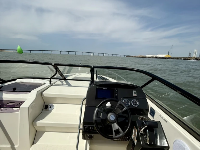 Noleggiare una Quicksilver Activ 805 Cruiser a La Rochelle
