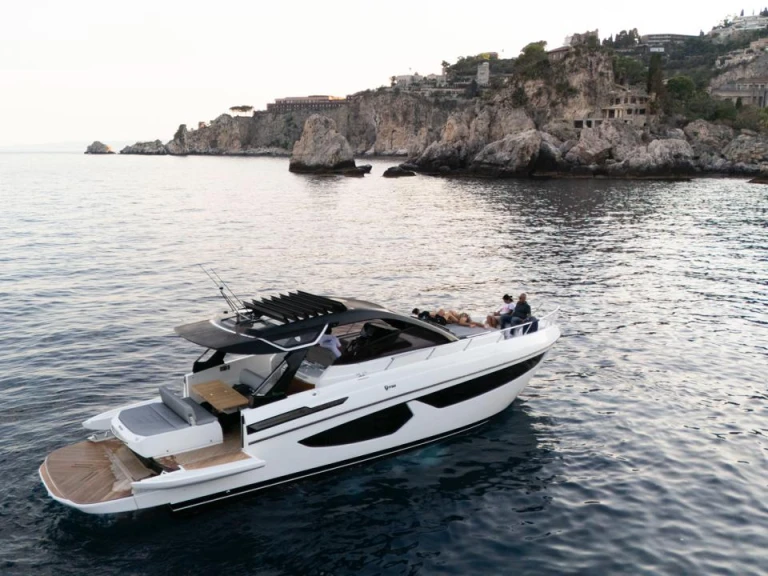 Noleggiare una FIM REGINA 440 a Giardini-Naxos