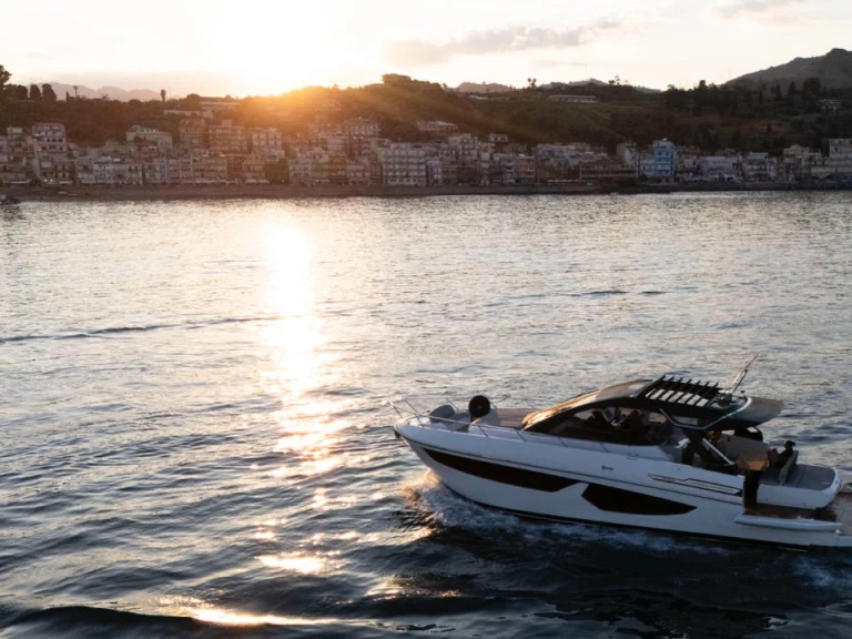 Noleggio Yacht di lusso a Giardini-Naxos – FIM REGINA 440