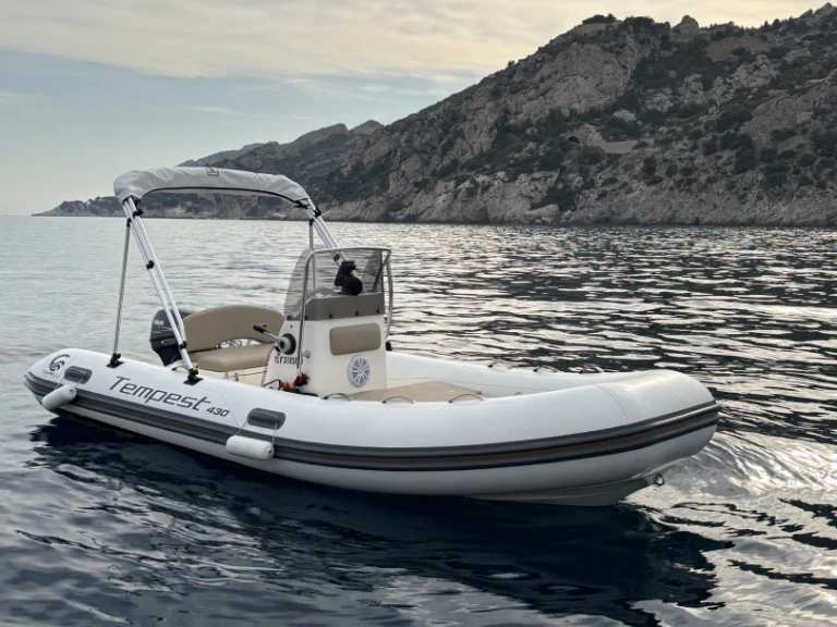 Noleggio Gommone a Marsiglia – Capelli Tempest 430