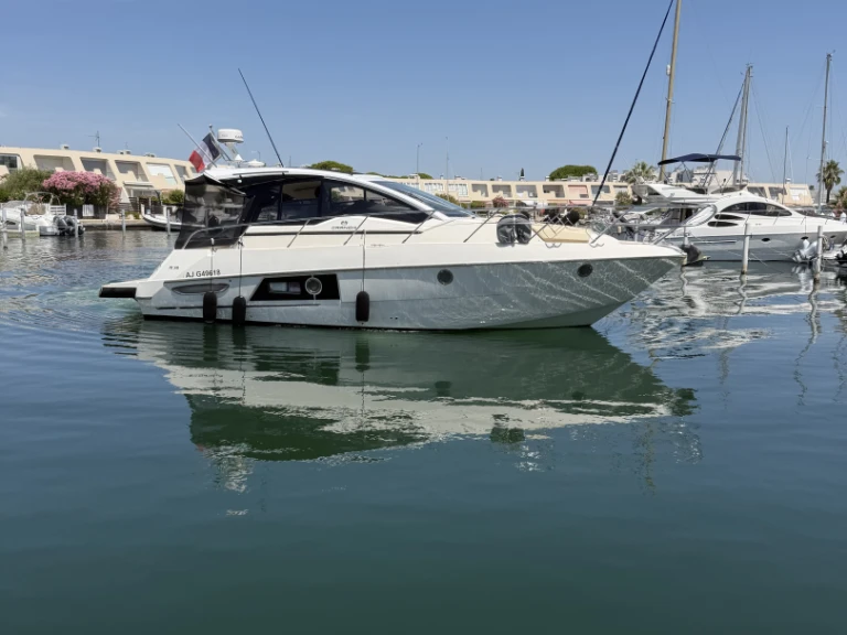 Noleggio barche Cranchi M 38 Hard Top a Le Grau-du-Roi su Samboat