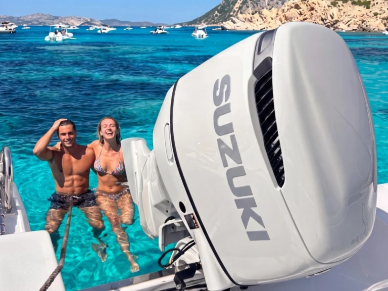 Noleggio Barca a motore con o senza skipper Saver a Italia