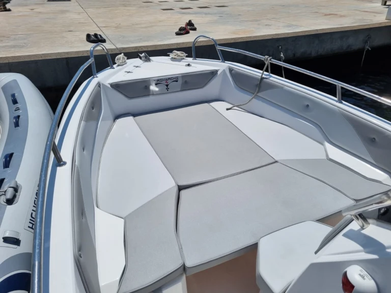 Noleggio Barca a motore Trimarchi con patente nautica