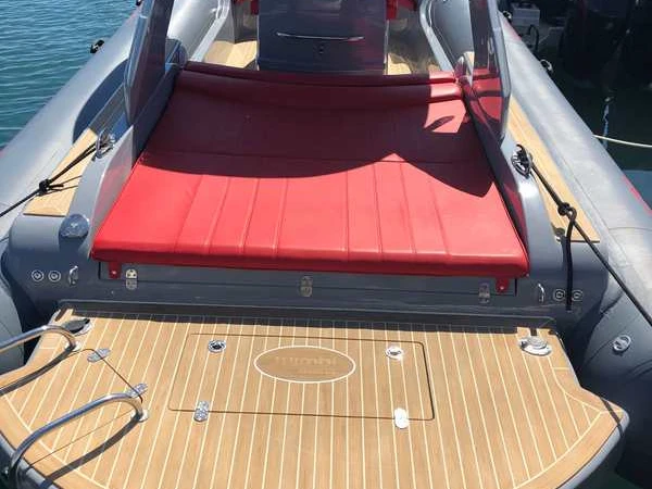 Noleggio Gommone a Port Grimaud – Black by 3BBB 9.0 I II