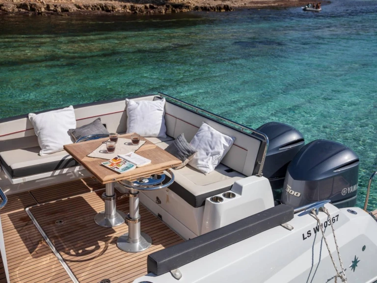 Noleggio Barca a motore a Saint-Raphaël – Jeanneau CAP CAMARAT 10.5 WA S2