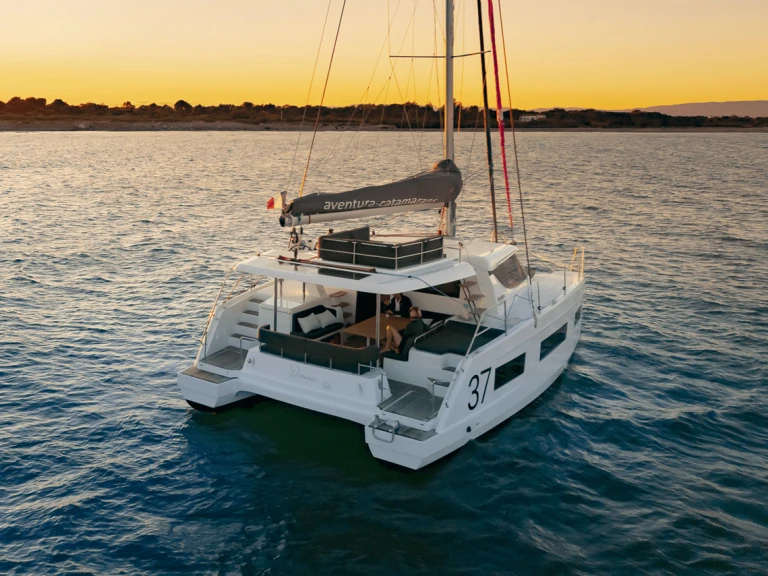 Noleggio Catamarano Aventura con patente nautica