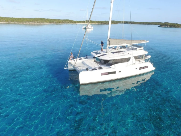 Noleggiare una Leopard Catamarans / Robertson & Caine Leopard 45 a Procida