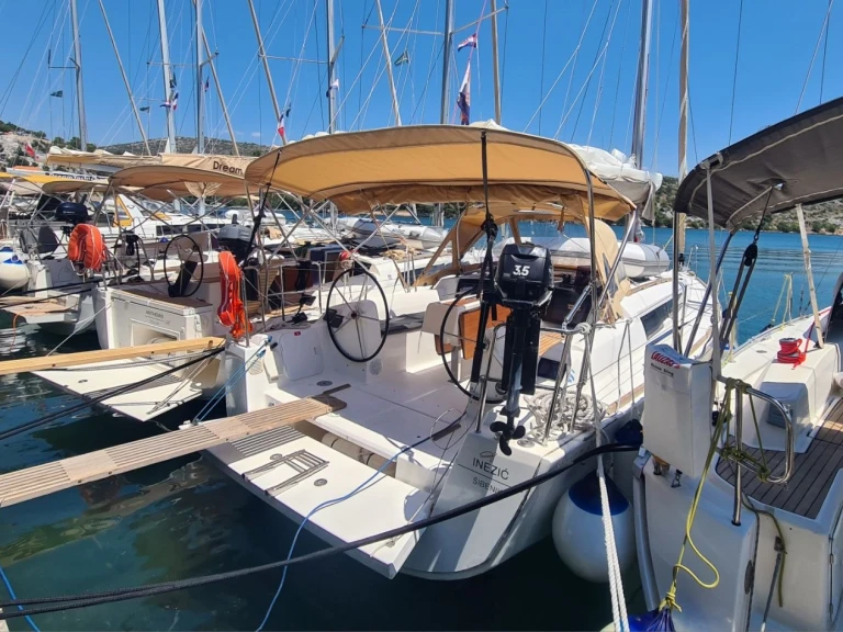 Noleggiare una Dufour Dufour 310 a Zaton