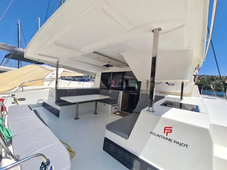 Noleggiare una Fountaine Pajot Lucia 40 a Zaton